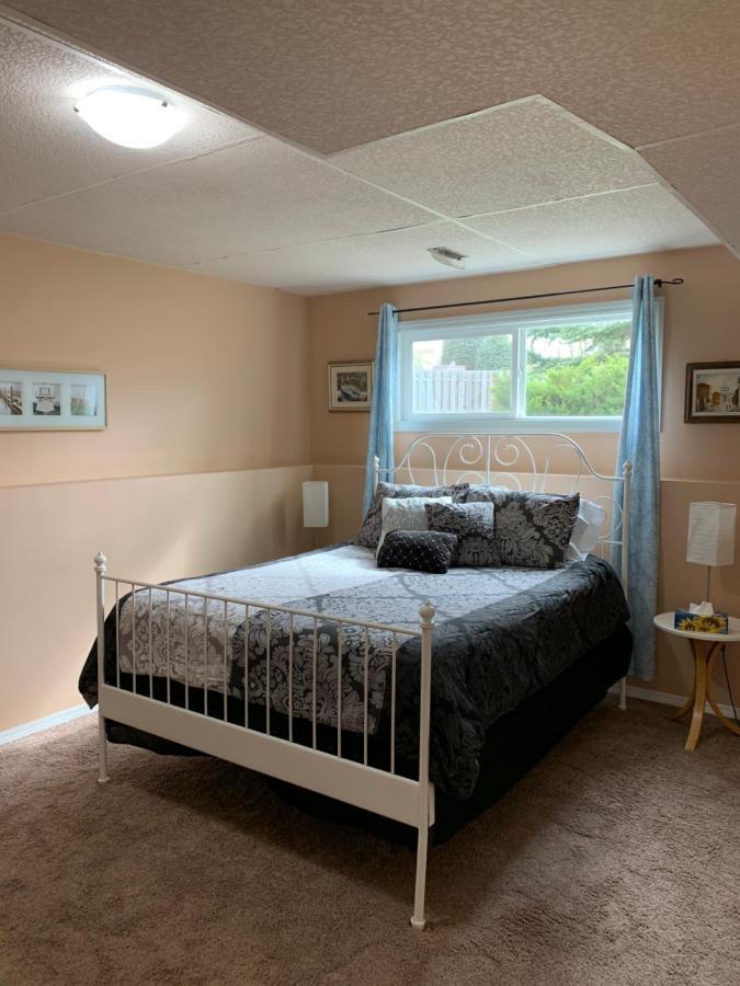 Newly Renovated Basement Suite! Lethbridge Buitenkant foto