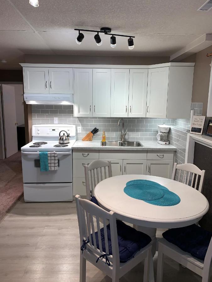 Newly Renovated Basement Suite! Lethbridge Buitenkant foto