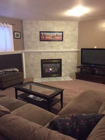 Newly Renovated Basement Suite! Lethbridge Buitenkant foto