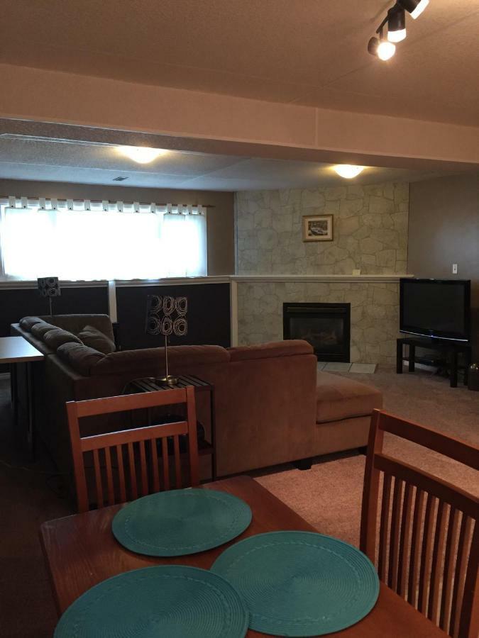 Newly Renovated Basement Suite! Lethbridge Buitenkant foto