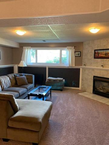 Newly Renovated Basement Suite! Lethbridge Buitenkant foto